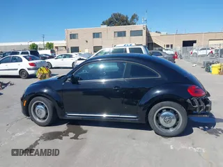 2013 Volkswagen Beetle 2.5L z VIN 3VWJP7AT7DM612357, wystawiony jako IAAI lot #42309682 z przebiegiem 52 063 mil mil oraz . Historia ofert i sprzedaży dostępna na DreamBid. Obrazek 15.