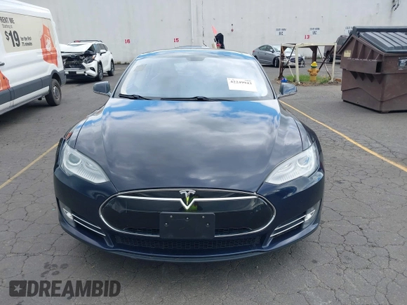 2013 Tesla Model S с VIN 5YJSA1CN1DFP05559, выставлен на аукционе IAAI как лот 42249943 с пробегом 134 399 миль миль и . История ставок и продаж доступна на DreamBid. Изображение 12.