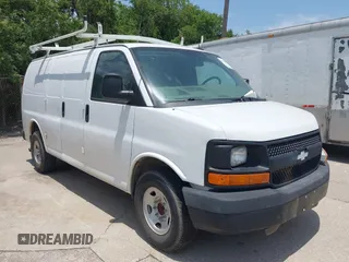 2015 Chevrolet Express Cargo z VIN 1GCZGTCG9F1241751, wystawiony jako IAAI lot #42542607 z przebiegiem 220 697 mil mil oraz . Historia ofert i sprzedaży dostępna na DreamBid. Obrazek 1.