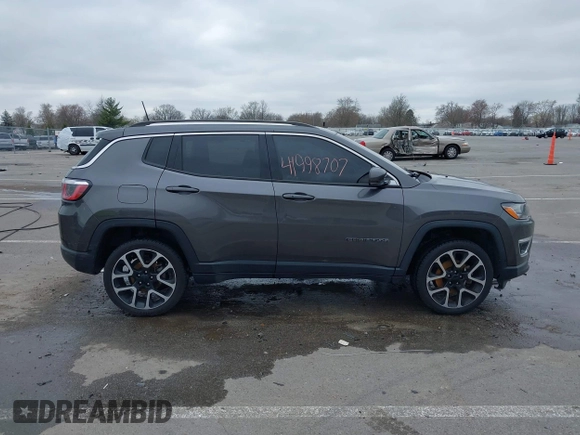 2017 Jeep Compass Limited z VIN 3C4NJDCB8HT647087, wystawiony jako IAAI lot #41998707 z przebiegiem 82 027 mil mil oraz . Historia ofert i sprzedaży dostępna na DreamBid. Obrazek 13.