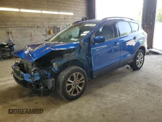 2017 Ford Escape SE z VIN 1FMCU9GD4HUD17066, wystawiony jako Copart lot #60504105 z przebiegiem 64 570 mil mil oraz Szkoda całkowita • Salvage title. Historia ofert i sprzedaży dostępna na DreamBid. Obrazek 1.