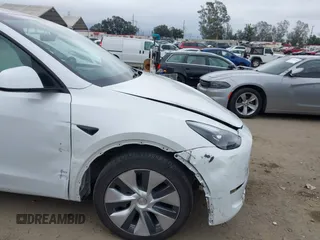 2024 Tesla Model Y with VIN 7SAYGDED4RF055859, listed as a IAAI auction lot 42201099 with 17,373 mi miles and . Bid and sale history available at DreamBid. Image 6.