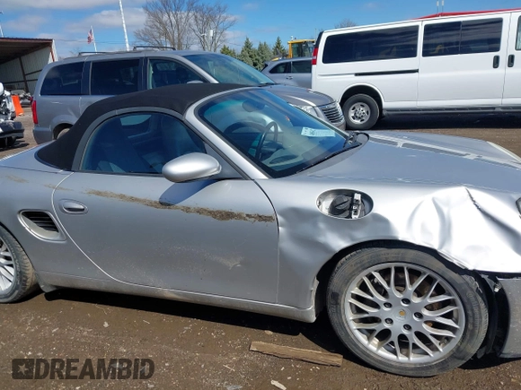 1999 Porsche Boxster z VIN WP0CA2989XU627152, wystawiony jako IAAI lot #41805432 z przebiegiem 112 380 mil mil oraz . Historia ofert i sprzedaży dostępna na DreamBid. Obrazek 13.