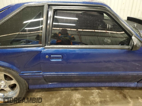 1989 Ford Mustang z VIN 1FABP41A9KF195833, wystawiony jako Copart lot #51102975 z przebiegiem 39 598 mil mil oraz Szkoda całkowita • Salvage title. Historia ofert i sprzedaży dostępna na DreamBid. Obrazek 10.