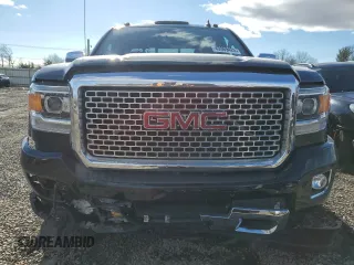 2017 GMC Sierra 2500HD Denali z VIN 1GT12UEG1HF104744, wystawiony jako Copart lot #43969425 z przebiegiem 129 674 mil mil oraz Szkoda całkowita • Salvage title. Historia ofert i sprzedaży dostępna na DreamBid. Obrazek 5.