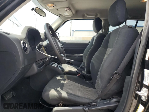 2015 Jeep Patriot Sport z VIN 1C4NJPBBXFD203960, wystawiony jako Copart lot #57860435 z przebiegiem 239 164 mil mil oraz Szkoda całkowita • Salvage title. Historia ofert i sprzedaży dostępna na DreamBid. Obrazek 7.