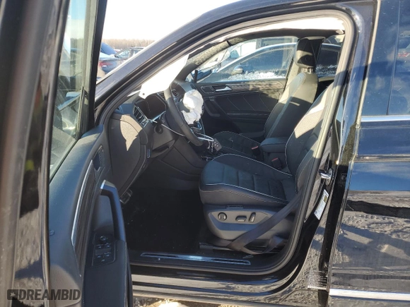 2024 Volkswagen Tiguan SEL R-Line with VIN 3VV4B7AX9RM109679, listed as a Copart auction lot 85866034 with 46,957 mi miles and Salvage Title. Bid and sale history available at carsss.com. Image 7.