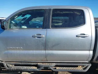 2022 Toyota Tacoma 4WD SR with VIN 3TYCZ5ANXNT077526, listed as a IAAI auction lot 41597014 with 71,103 mi miles. Bid and sale history available at carsss.com. Image 15.