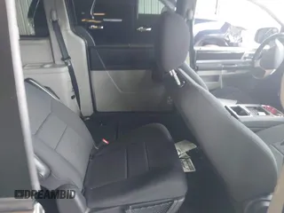 2010 Dodge Grand Caravan SXT z VIN 2D4RN5D11AR220105, wystawiony jako IAAI lot #42299610 z przebiegiem 223 842 mil mil oraz . Historia ofert i sprzedaży dostępna na DreamBid. Obrazek 8.