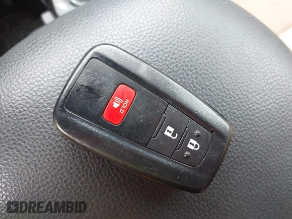 2022 Toyota RAV4 Hybrid XLE z VIN 4T3RWRFV4NU080211, wystawiony jako IAAI lot #42399810 z przebiegiem 101 205 mil mil oraz . Historia ofert i sprzedaży dostępna na DreamBid. Obrazek 11.