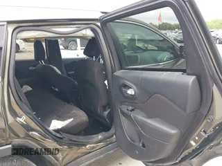 2016 Jeep Cherokee Latitude z VIN 1C4PJMCB6GW142747, wystawiony jako IAAI lot #42335016 z przebiegiem 95 085 mil mil oraz . Historia ofert i sprzedaży dostępna na DreamBid. Obrazek 8.