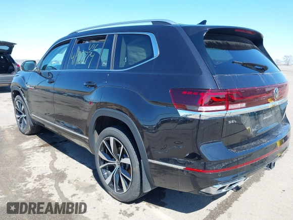 2024 Volkswagen Atlas SEL Premium R-Line z VIN 1V2FR2CA1RC538085, wystawiony jako IAAI lot #41910774 z przebiegiem 15 382 mil mil oraz . Historia ofert i sprzedaży dostępna na DreamBid. Obrazek 3.