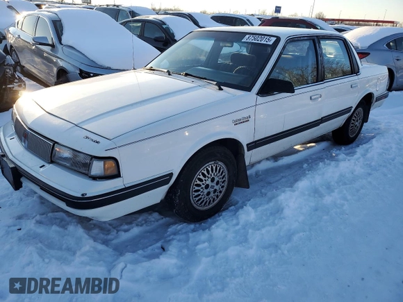 1991 Oldsmobile Cutlass z VIN 1G3AJ54N9M6353764, wystawiony jako Copart lot #87502015 z przebiegiem 170 646 mil mil oraz Szkody całkowita. Historia ofert i sprzedaży dostępna na DreamBid. Obrazek 1.