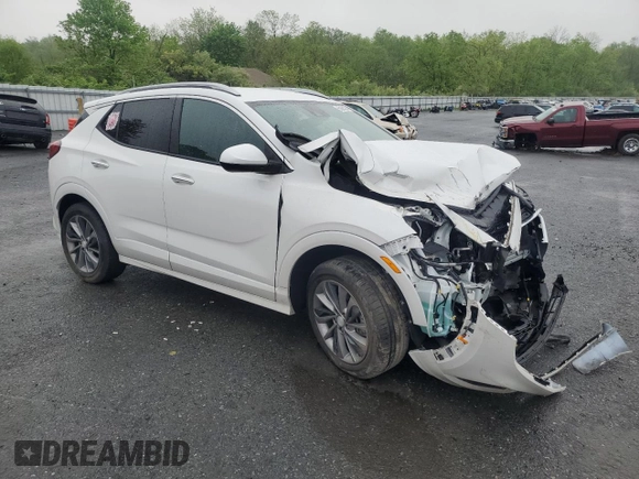 2023 Buick Encore GX Select z VIN KL4MMESL4PB126039, wystawiony jako Copart lot #55856285 z przebiegiem 2 582 mil mil oraz Szkoda całkowita • Salvage title. Historia ofert i sprzedaży dostępna na DreamBid. Obrazek 4.