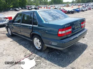 1998 Volvo S90 с VIN YV1KS9605W1128293, выставлен на аукционе IAAI как лот 42332645 с пробегом 252 576 миль миль и . История ставок и продаж доступна на DreamBid. Изображение 3.