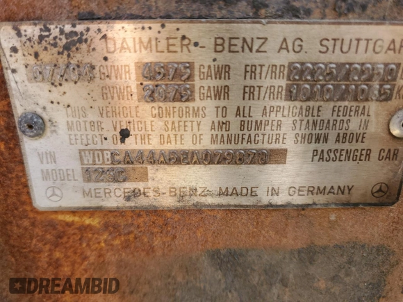 1984 Mercedes-Benz 500 z VIN WDBCA44A5EA079878, wystawiony jako Copart lot #49240915 z przebiegiem Nie podano mil oraz Nie do naprawy • Non repairable. Historia ofert i sprzedaży dostępna na DreamBid. Obrazek 12.