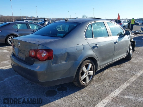 2008 Volkswagen Jetta SE z VIN 3VWRZ71K98M081253, wystawiony jako IAAI lot #41459732 z przebiegiem 174 887 mil mil oraz . Historia ofert i sprzedaży dostępna na DreamBid. Obrazek 4.