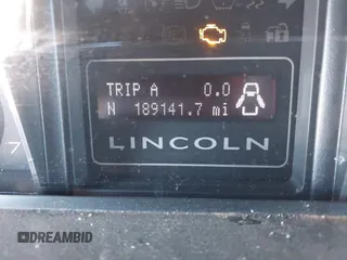 2012 Lincoln Navigator z VIN 5LMJJ2J56CEL07597, wystawiony jako IAAI lot #41732470 z przebiegiem 189 141 mil mil oraz . Historia ofert i sprzedaży dostępna na DreamBid. Obrazek 16.