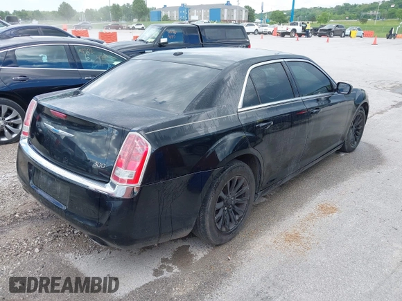 2014 Chrysler 300 z VIN 2C3CCAAG6EH220935, wystawiony jako IAAI lot #42216498 z przebiegiem 153 539 mil mil oraz . Historia ofert i sprzedaży dostępna na DreamBid. Obrazek 4.