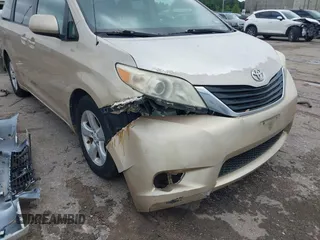 2011 Toyota Sienna LE AAS with VIN 5TDKK3DC4BS037240, listed as a IAAI auction lot 42091924 with 160,748 mi miles. Bid and sale history available at carsss.com. Image 6.