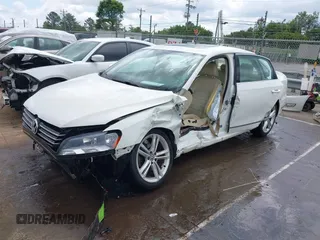 2013 Volkswagen Passat SEL Premium с VIN 1VWCN7A36DC046109, выставлен на аукционе IAAI как лот 42147929 с пробегом 129 591 миль миль и . История ставок и продаж доступна на DreamBid. Изображение 2.