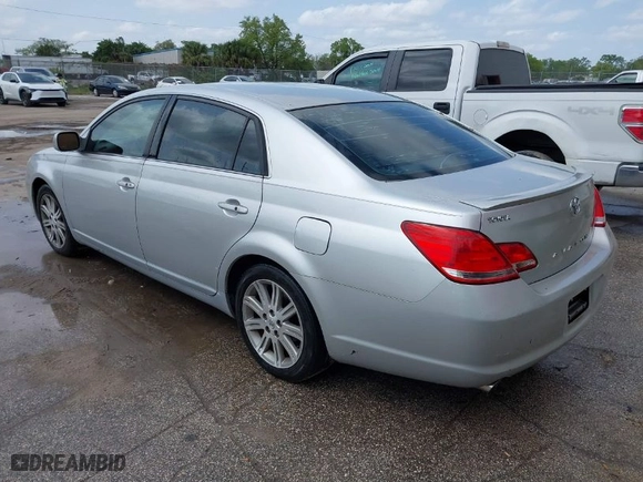 2005 Toyota Avalon XL with VIN 4T1BK36B25U061021, listed as a IAAI auction lot 41726203 with 227,845 mi miles. Bid and sale history available at carsss.com. Image 3.