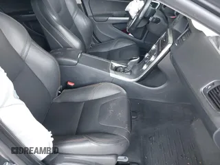 2018 Volvo V60 z VIN YV440MWK6J2048820, wystawiony jako IAAI lot #42323114 z przebiegiem 36 967 mil mil oraz . Historia ofert i sprzedaży dostępna na DreamBid. Obrazek 5.