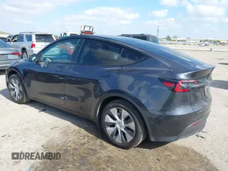 2024 Tesla Model Y Long Range z VIN 7SAYGDEE0RA263842, wystawiony jako IAAI lot #42106339 z przebiegiem 48 447 mil mil oraz . Historia ofert i sprzedaży dostępna na DreamBid. Obrazek 3.