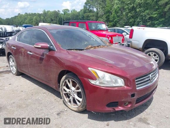 2013 Nissan Maxima SV z VIN 1N4AA5AP5DC828131, wystawiony jako IAAI lot #42456653 z przebiegiem 282 462 mil mil oraz . Historia ofert i sprzedaży dostępna na DreamBid. Obrazek 1.