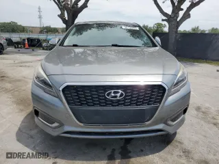 2017 Hyundai Sonata Hybrid Limited with VIN KMHE34L34HA071262, listed as a Copart auction lot 52198895 with 136,943 mi miles and Salvage Title. Bid and sale history available at carsss.com. Image 5.
