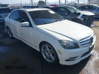 2011 Mercedes-Benz C 300 Sport z VIN WDDGF5EBXBR167541, wystawiony jako IAAI lot #42769757 z przebiegiem 138 001 mil mil oraz . Historia ofert i sprzedaży dostępna na DreamBid. Obrazek 1.