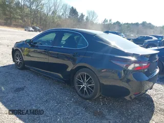 2022 Toyota Camry SE z VIN 4T1G11AK4NU040899, wystawiony jako IAAI lot #41736850 z przebiegiem 64 183 mil mil oraz . Historia ofert i sprzedaży dostępna na DreamBid. Obrazek 3.