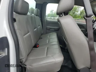 2013 GMC Sierra 2500HD Work Truck z VIN 1GT22ZC82DZ229449, wystawiony jako Copart lot #61175655 z przebiegiem Nie podano mil oraz Szkoda całkowita • Salvage title. Historia ofert i sprzedaży dostępna na DreamBid. Obrazek 10.