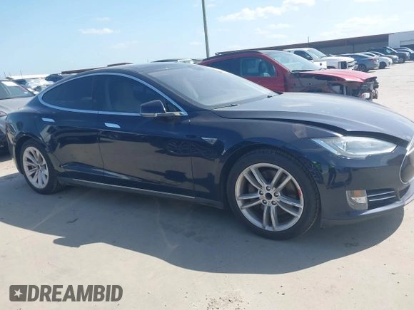 2013 Tesla Model S Performance с VIN 5YJSA1CP7DFP25848, выставлен на аукционе IAAI как лот 42511007 с пробегом 144 321 миль миль и . История ставок и продаж доступна на DreamBid. Изображение 13.