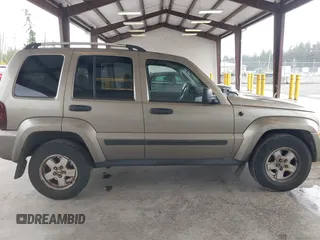 2006 Jeep Liberty Limited с VIN 1J4GL58576W113642, выставлен на аукционе IAAI как лот 42290963 с пробегом 273 565 миль миль и . История ставок и продаж доступна на DreamBid. Изображение 13.