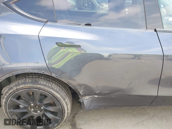 2022 Tesla Model Y Long Range z VIN 7SAYGDEE6NF364994, wystawiony jako IAAI lot #42322587 z przebiegiem 41 572 mil mil oraz . Historia ofert i sprzedaży dostępna na DreamBid. Obrazek 20.
