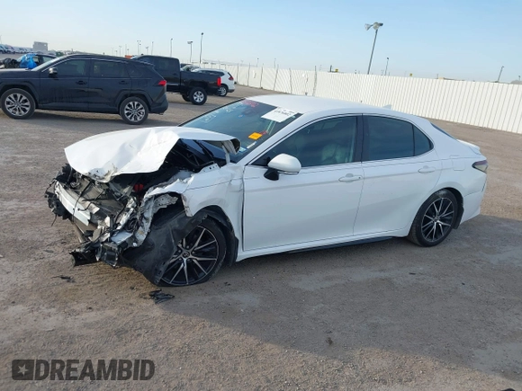 2022 Toyota Camry SE z VIN 4T1T11AK6NU622176, wystawiony jako IAAI lot #41876802 z przebiegiem 56 631 mil mil oraz . Historia ofert i sprzedaży dostępna na DreamBid. Obrazek 15.