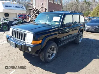 2008 Jeep Commander Sport z VIN 1J8HG48N58C156284, wystawiony jako IAAI lot #41825196 z przebiegiem 100 177 mil mil oraz . Historia ofert i sprzedaży dostępna na DreamBid. Obrazek 2.