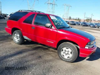 2001 Chevrolet Blazer LS z VIN 1GNCT18W31K250350, wystawiony jako IAAI lot #41587579 z przebiegiem 192 661 mil mil oraz . Historia ofert i sprzedaży dostępna na DreamBid. Obrazek 1.