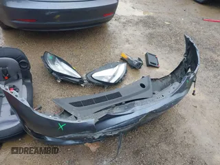 2020 Tesla Model 3 Performance z VIN 5YJ3E1EC9LF601713, wystawiony jako IAAI lot #41888617 z przebiegiem 70 517 mil mil oraz . Historia ofert i sprzedaży dostępna na DreamBid. Obrazek 12.