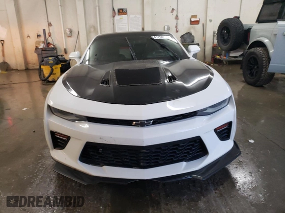 2017 Chevrolet Camaro 2SS z VIN 1G1FH1R73H0179941, wystawiony jako Copart lot #41758925 z przebiegiem 157 646 mil mil oraz Szkoda całkowita • Salvage title. Historia ofert i sprzedaży dostępna na DreamBid. Obrazek 5.