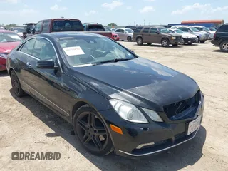 2011 Mercedes-Benz E 350 z VIN WDDKJ5GB4BF082475, wystawiony jako IAAI lot #42559896 z przebiegiem 176 684 mil mil oraz . Historia ofert i sprzedaży dostępna na DreamBid. Obrazek 1.
