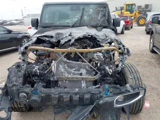 2024 Jeep Wrangler Sahara z VIN 1C4RJXP64RW270477, wystawiony jako IAAI lot #42782122 z przebiegiem Nie podano mil oraz . Historia ofert i sprzedaży dostępna na DreamBid. Obrazek 6.