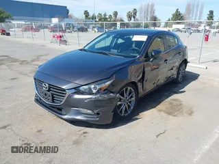 2018 Mazda 3 Touring z VIN 3MZBN1L38JM243749, wystawiony jako IAAI lot #41771812 z przebiegiem 65 533 mil mil oraz . Historia ofert i sprzedaży dostępna na DreamBid. Obrazek 6.