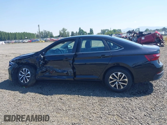 2024 Volkswagen Jetta S с VIN 3VW5M7BU9RM094258, выставлен на аукционе IAAI как лот 42575410 с пробегом 15 639 миль миль и . История ставок и продаж доступна на DreamBid. Изображение 14.