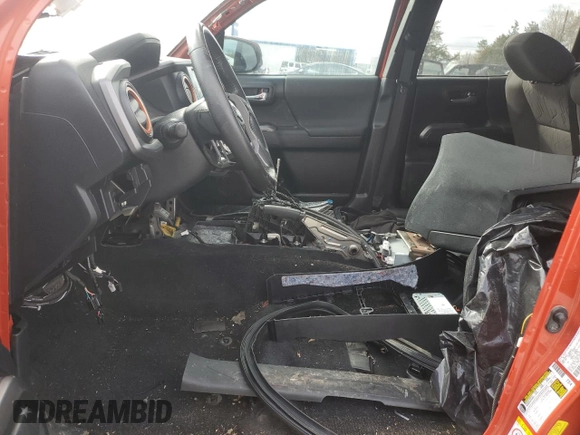 2018 Toyota Tacoma SR z VIN 3TMCZ5AN5JM127576, wystawiony jako Copart lot #47482925 z przebiegiem Nie podano mil oraz Szkoda całkowita • Salvage title. Historia ofert i sprzedaży dostępna na DreamBid. Obrazek 7.