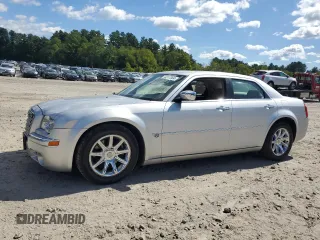2005 Chrysler 300 with VIN 2C3JA63H25H635749, listed as a Copart auction lot 70317364 with 141,878 mi miles and Clean Title. Bid and sale history available at carsss.com. Image 1.