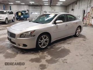 2014 Nissan Maxima SV z VIN 1N4AA5AP8EC498468, wystawiony jako IAAI lot #42344525 z przebiegiem 149 178 mil mil oraz . Historia ofert i sprzedaży dostępna na DreamBid. Obrazek 2.