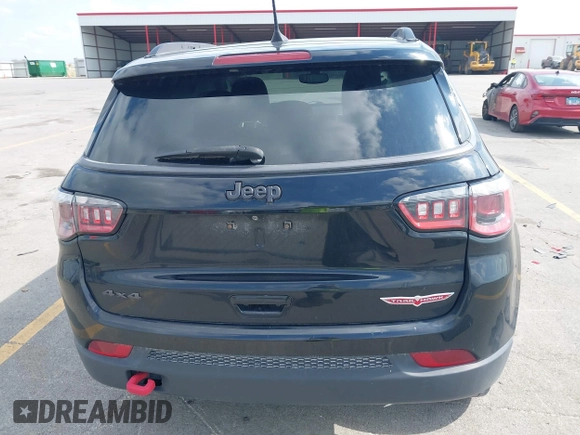 2017 Jeep Compass Trailhawk z VIN 3C4NJDDB6HT631047, wystawiony jako IAAI lot #42457508 z przebiegiem 59 414 mil mil oraz . Historia ofert i sprzedaży dostępna na DreamBid. Obrazek 16.