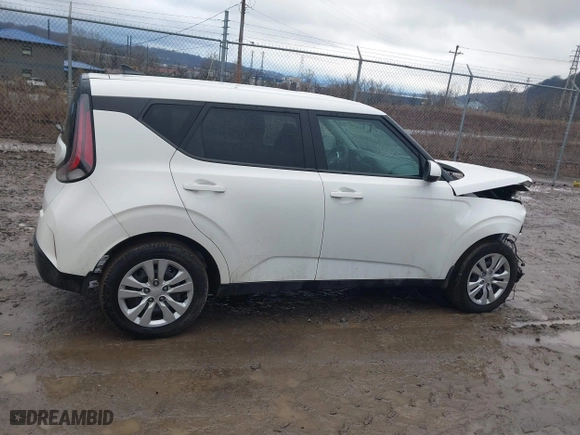 2024 Kia Soul LX with VIN KNDJ23AU5R7237881, listed as a IAAI auction lot 41562595 with 16,543 mi miles. Bid and sale history available at carsss.com. Image 13.